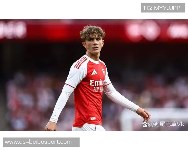 约克雷斯与前女友共度周末情感纠葛引发异国恋期待