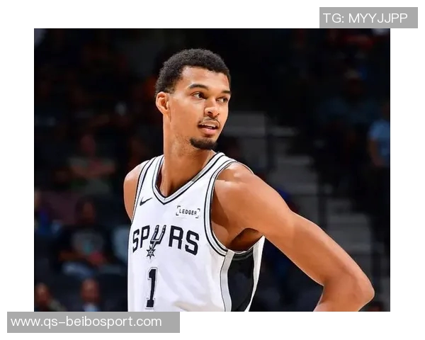 哈珀表现惊艳全场16中10砍下22分6助助力球队完成关键反超