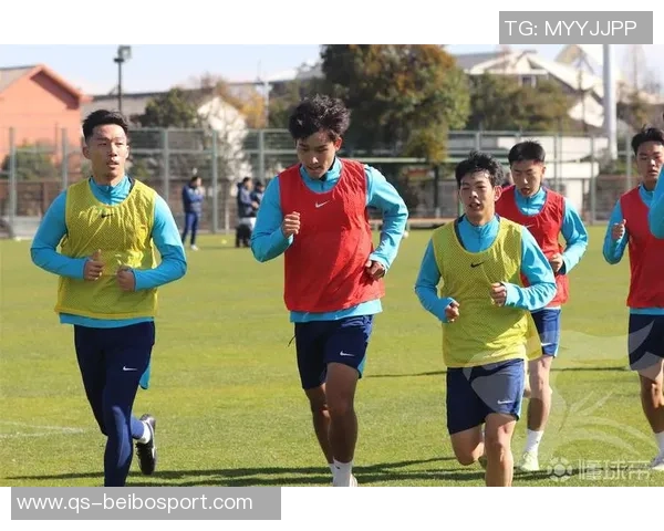 滇池湖畔武汉三镇一线队与B队2026赛季昆明冬训正式开启新征程 滇池湖畔武汉三镇一线队与B队2026赛季昆明冬训正式开启新征程