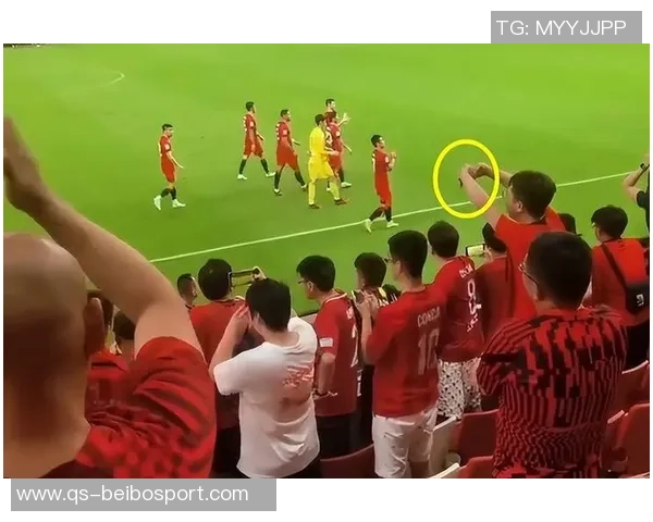 杨立瑜遭球迷怒斥：何必与阿猫阿狗争执真该给球迷竖中指