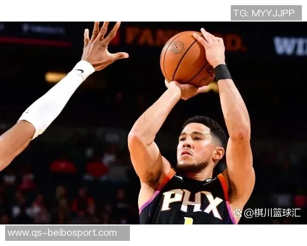 布克表现出色半场10投6中贡献16分2篮板3助攻1盖帽展现全面能力